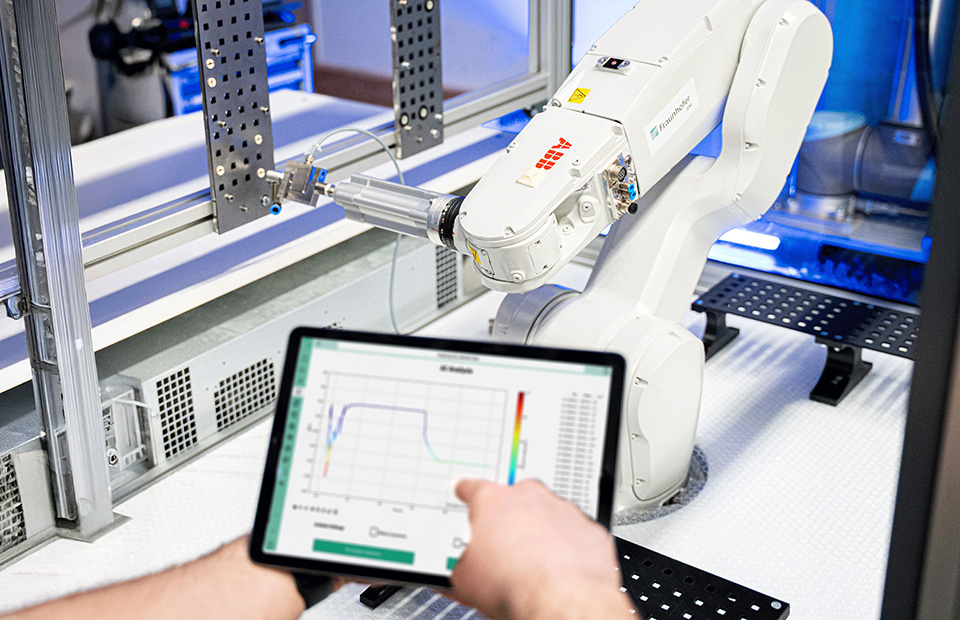 Vertrauenswürdige KI-Methoden zuverlässig und sicher einsetzen: Fraunhofer-Teams stärken Unternehmen bei der Umsetzung.