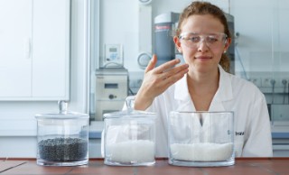 Kreislaufwirtschaft: Reduktion von Emissionen aus Kunststoffrezyklaten durch gezielte Additivierung