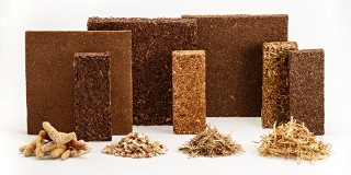 Halogenfrei flammgeschützte OrganoPor-Dämmstoffplatten aus landwirtschaftlichen Reststoffen.